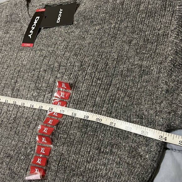 DKNY women’s Cashmere Blend sweater. - Picture 14 of 16